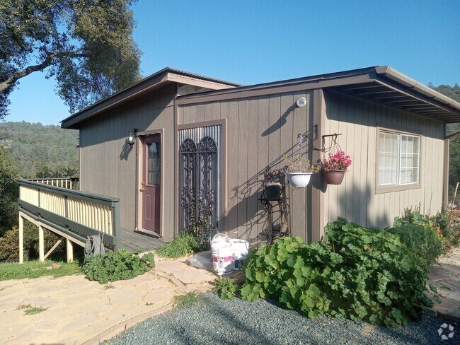 Building Photo - 10010 Houghton Ranch Rd Rental