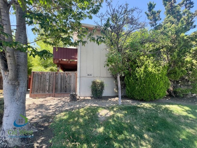 Building Photo - $2895 - Downstairs 2 Bed 1.5 Bath-Updated Kitchen near Westgate Center Unit 2