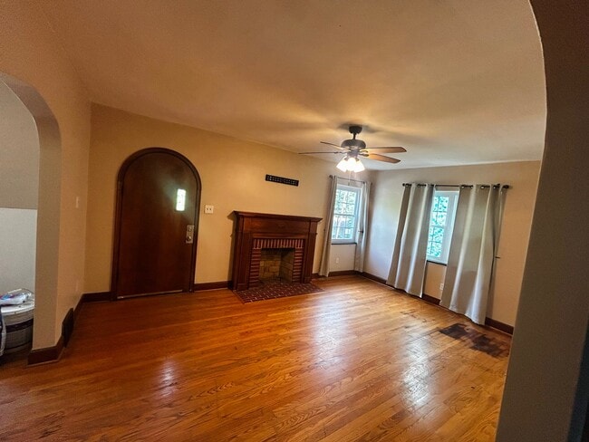Photo - 635 Jane St