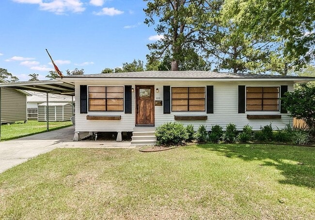 Building Photo - 1010 Solomon St