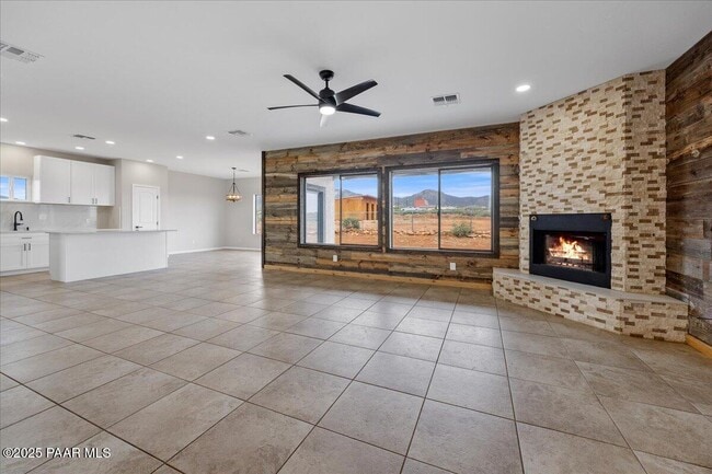 Photo - 320 S Hoss Rd