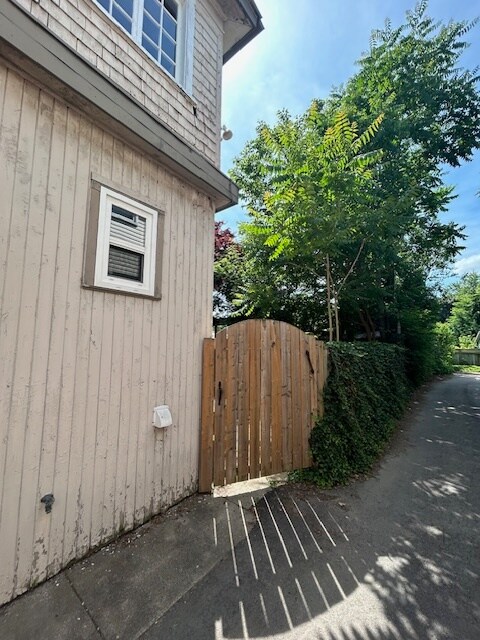 Photo - Charming Bachelor Apartment in Old East Vi... Unit 1