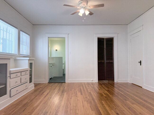1844 N Mariposa Ave Unit 1844
