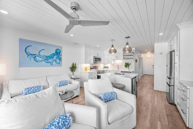 Building Photo - 17735 Front Beach Rd Unit ID1447171P