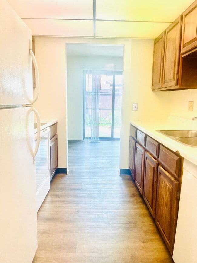 Photo - Spacious 3 bedroom Townhome near UND!!