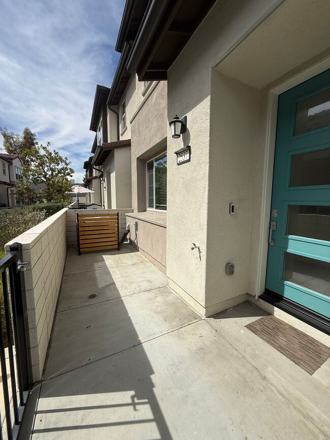 Photo - 3 bedroom + loft, 2 1/2 bath townhome in amazing Simi Valley location