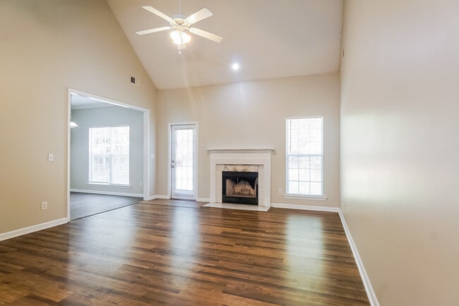 Photo - 325 Bedford Cir