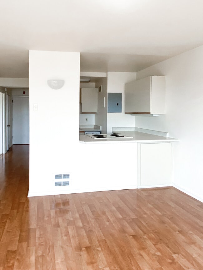 Kitchen - Park Tower Apartments