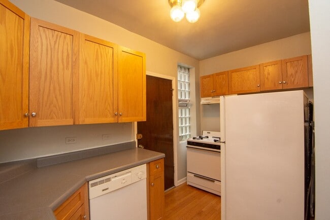 Photo - 4220 N Paulina St Unidad E05P