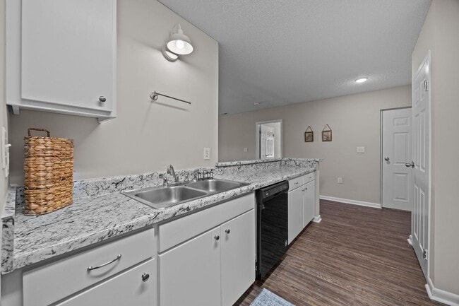 Photo - FULLY FURNISHED EXCLUSIVE SHORT AND MIDTER...