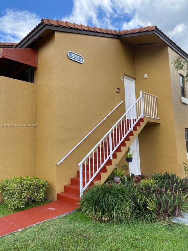 Building Photo - 15650 SW 80th St Unit F-205 Rental