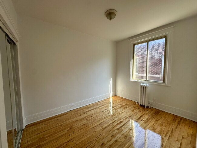 Photo - 2154-2160 rue Mont-Royal Est