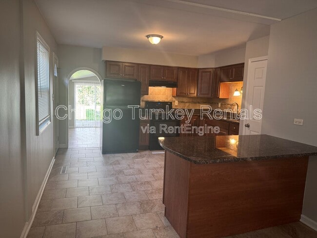 Photo - 17729 Community St