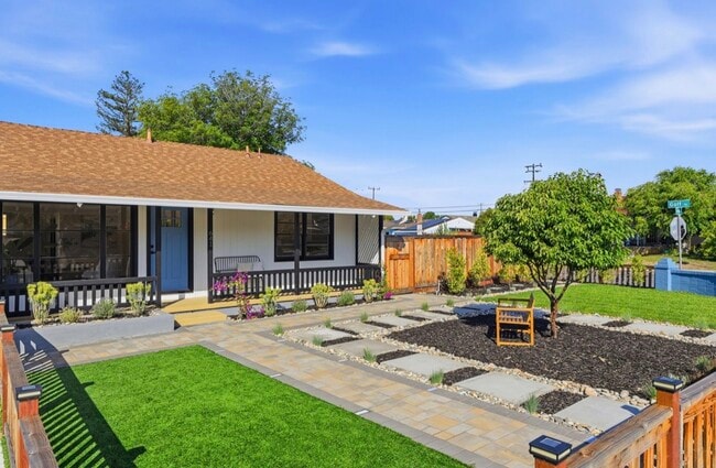 Photo - 641 Toyon Ave
