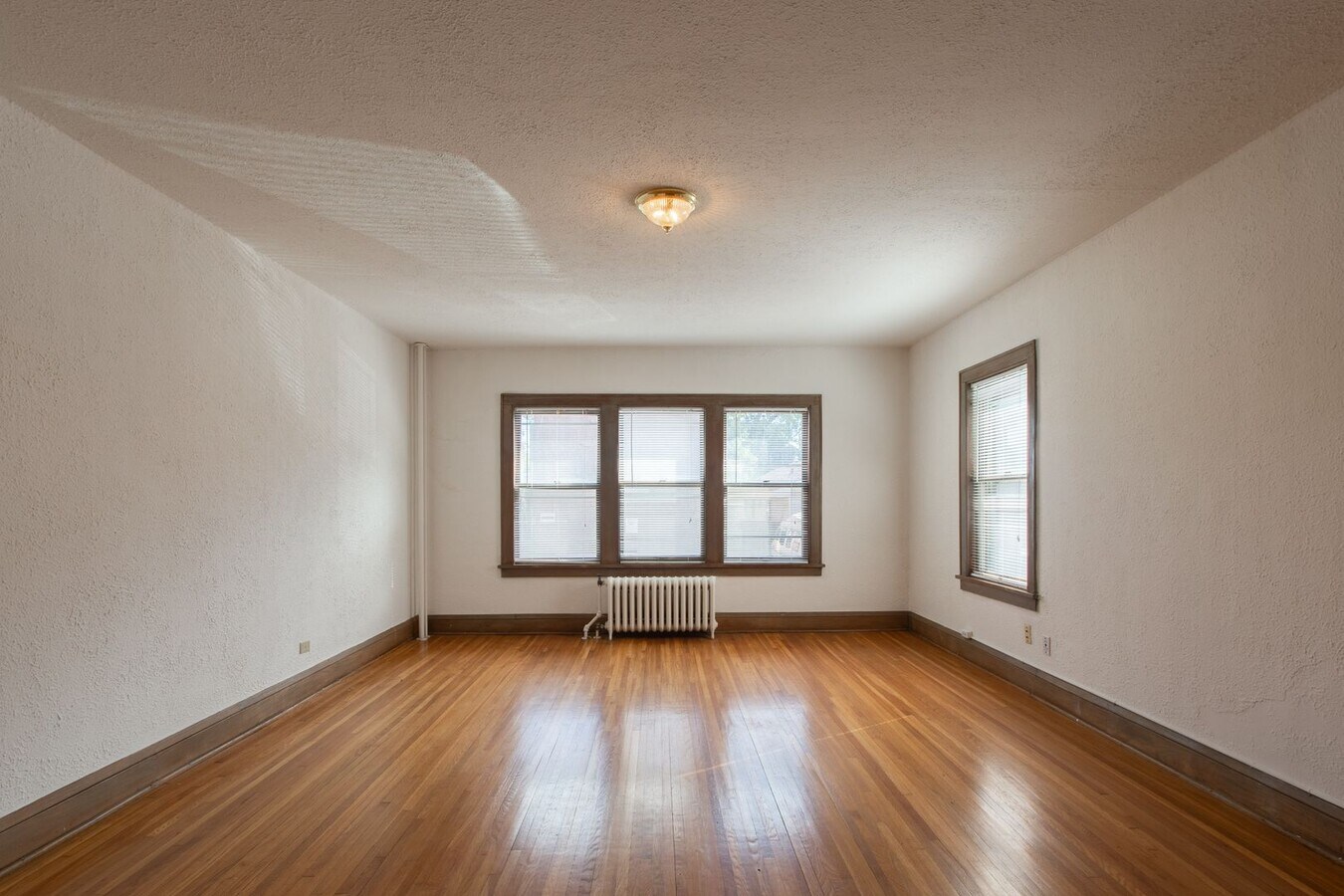 Photo - 2601/05 Fremont Ave S