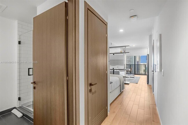 Photo - 398 NE 5th St Unidad 3708