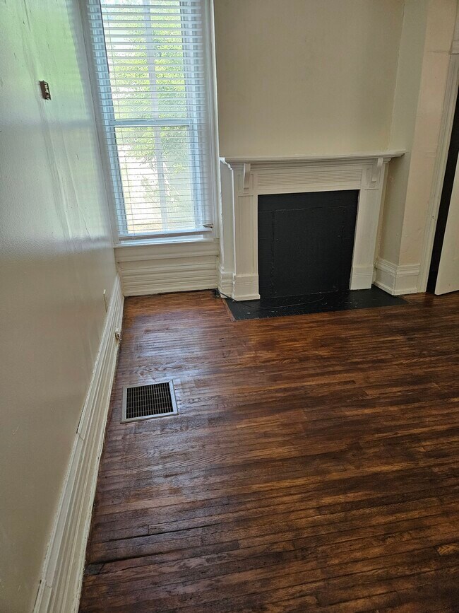 Bedroom - 120 W 5th Ave Unit 2