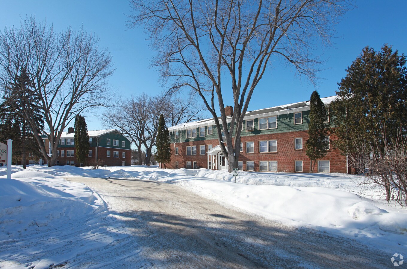 Excelsior Lake - Excelsior Lake Apartments