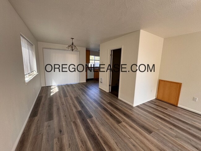 Photo - Newly remodeled 3 bedroom townhouse in Springfield Unidad 270 s 41st place #1