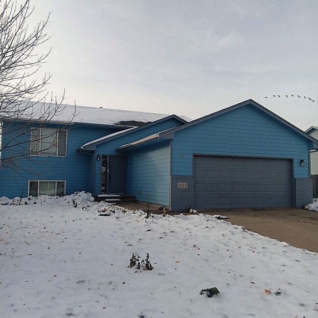 Building Photo - 5624 S Mandy Ave