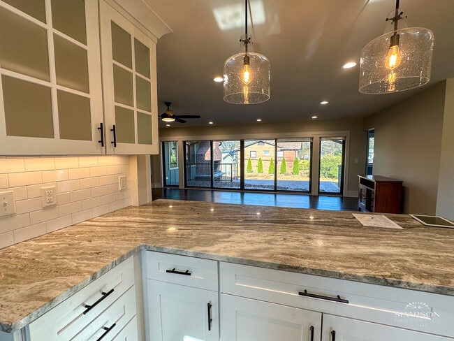 Photo - 1943 Townsend Ave