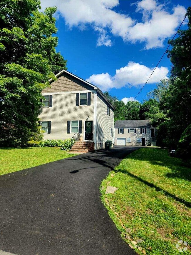 Building Photo - 22 Anderson Rd Unit 3A Rental
