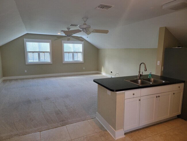 Photo - 3060 Dickinson Dr