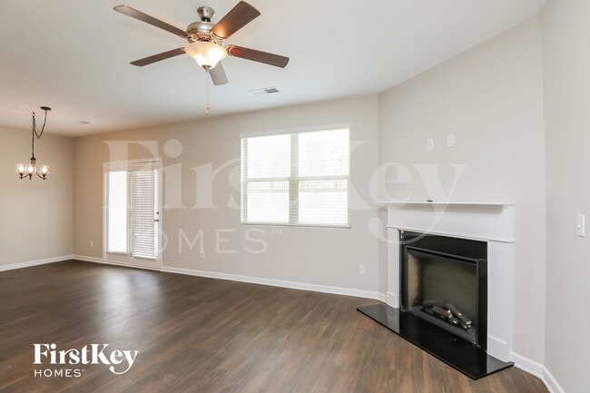 Photo - 2102 Massey Ln