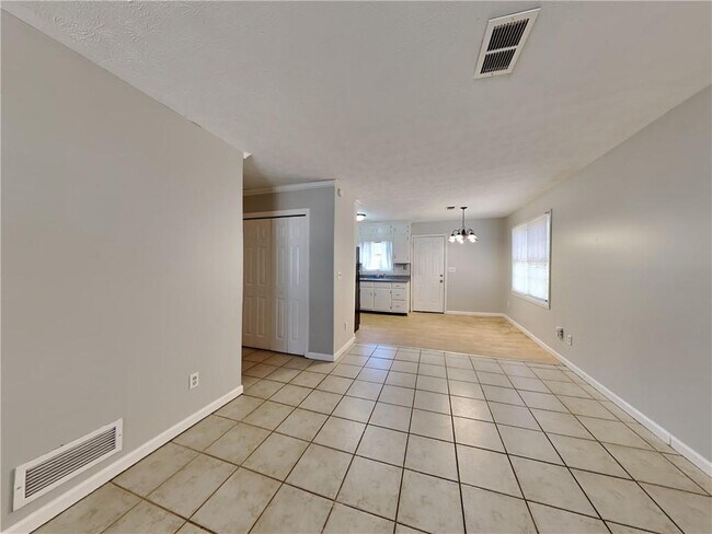 Photo - 2124 Golfview Dr SE