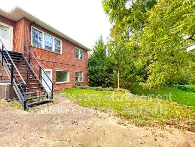 Building Photo - 21 Vermont Ave Unit 2- DOWNSTAIRS