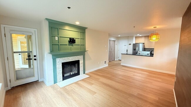 Building Photo - Mercer Park Unit 101-16