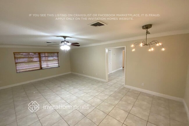 Building Photo - 1384 SW 14th Ave