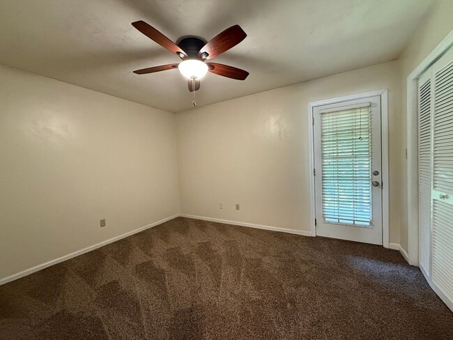 Photo - 285 Whetherbine Way E