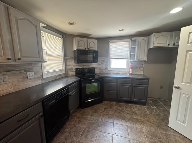 Photo - 704 Fishburn Rd