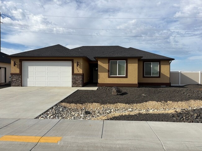 Building Photo - Rent Reduced! Home in Quincy