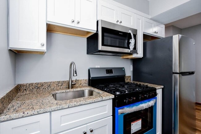 Photo - 613 Hamlin St NE