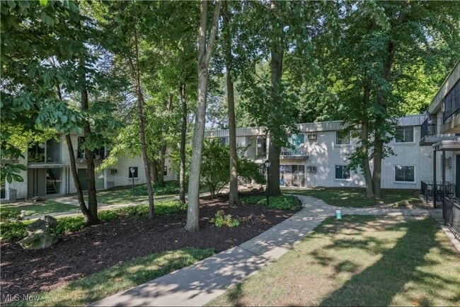 Photo - 980 S Lincoln St Unidad Oak Haven Condominiums