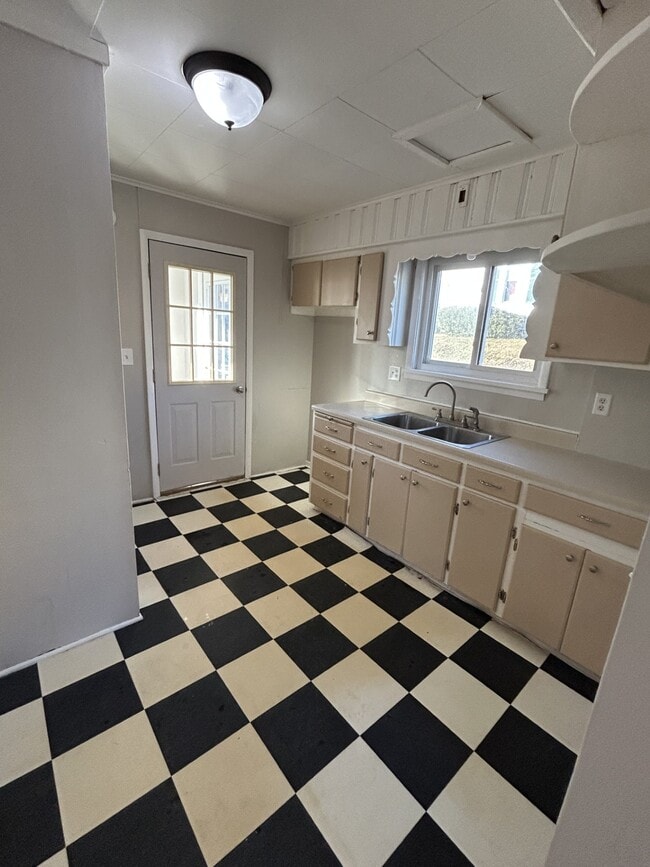 Photo - 427 N Liberty St