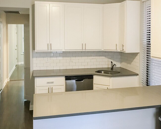 Photo - 2732 N Wayne Ave Unit 2730-2