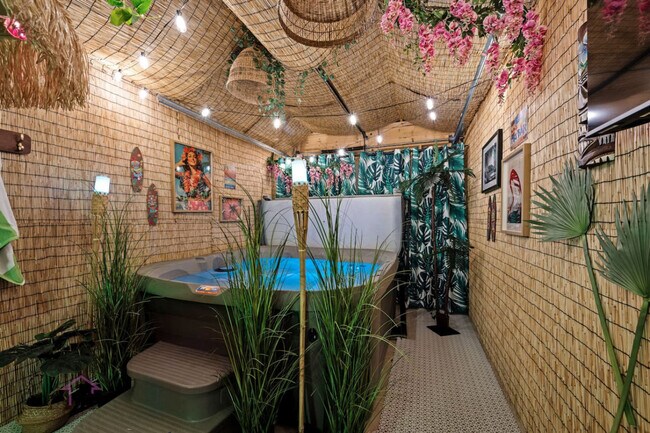 Photo - 11017-11155 155 St NW Unit ID1308631P