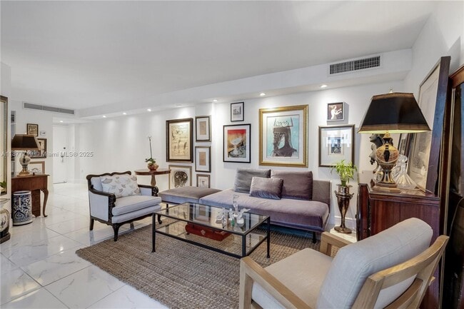 Building Photo - 825 Brickell Bay Dr Unit 850