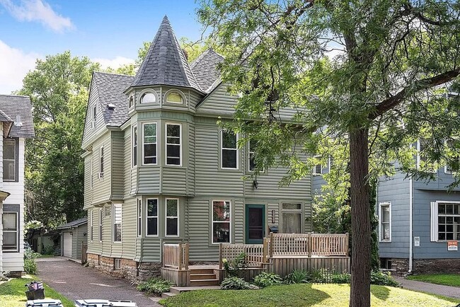 Unique 8 or 9 bedroom House Available Fall... - Unique 8 or 9 bedroom House Available Fall...