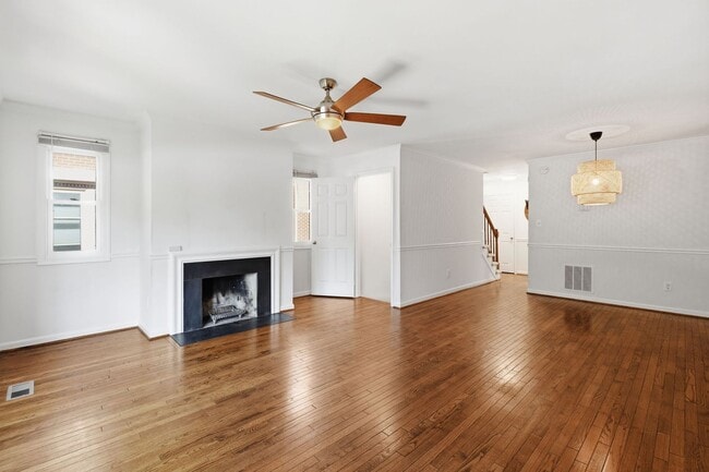 Photo - 541 Colecroft Ct