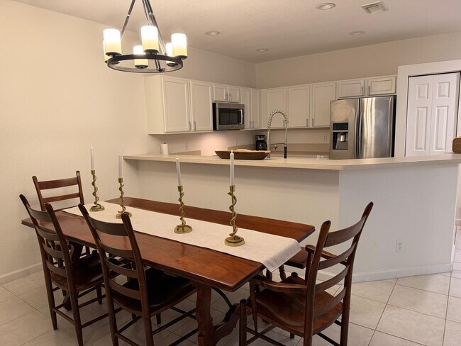 13428 Georgian Ct