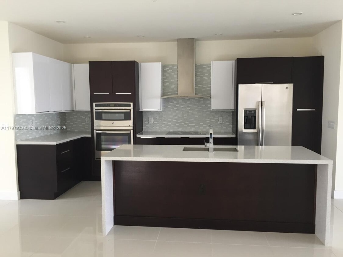 Photo - 6423 NW 105th Ct (Doral, FL)