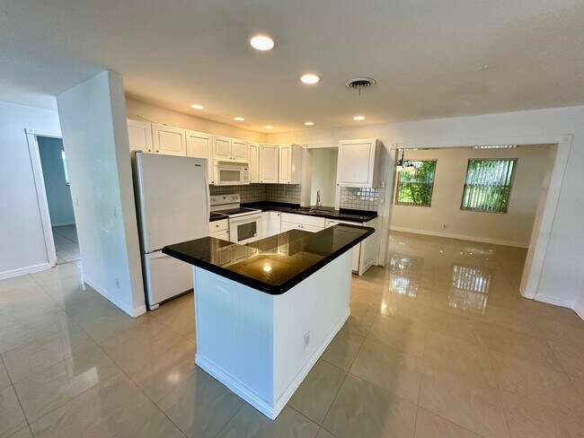 Photo - 308 SE 12th St