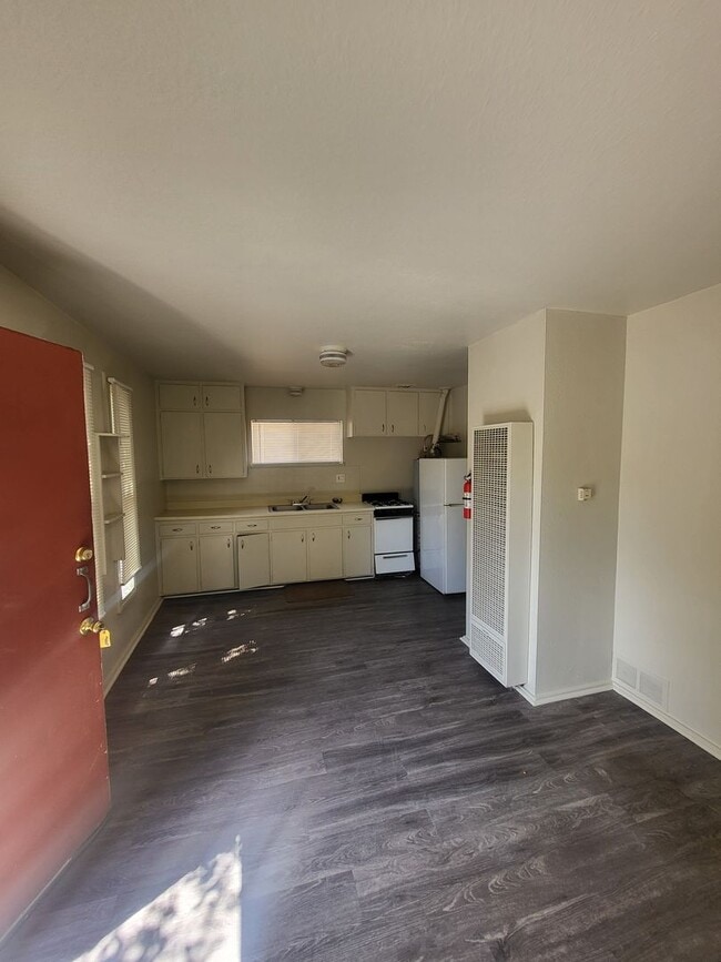 Building Photo - 212 Mesa St SE Unit 212 1/2 Mesa SE Rental
