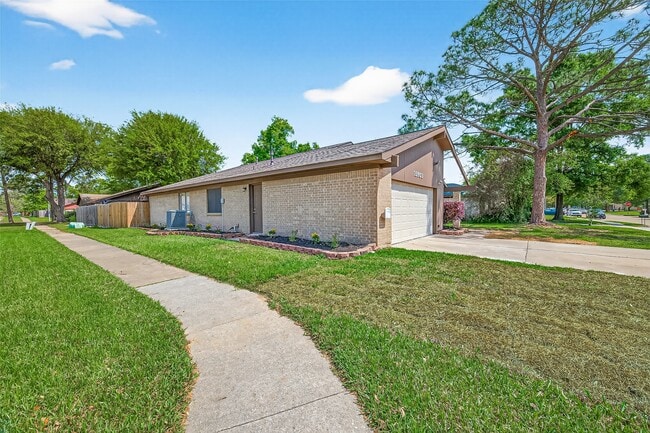 Photo - 15903 Hickory Knoll Dr
