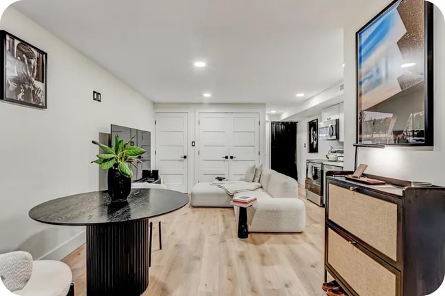 Photo - 8 Quincy Pl NE