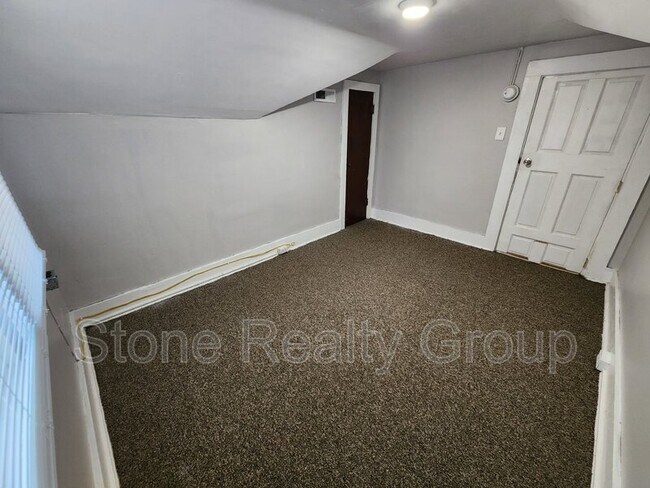 Photo - 662 Oak St